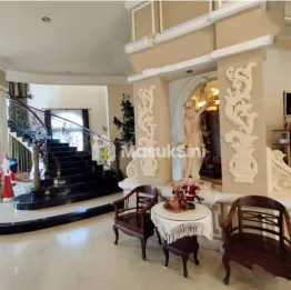 RUMAH SULTAN MODEL KLASIK di ARAYA