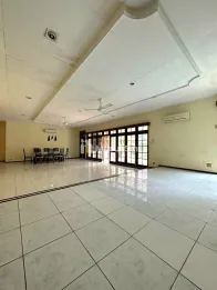 Rumah tua tanah luas di kemang jakarta selatan