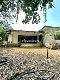 Rumah tua tanah luas di kemang jakarta selatan