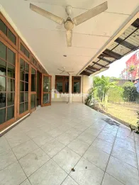 Rumah tua tanah luas di kemang jakarta selatan