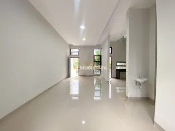 SIAP HUNI, RUMAH 2 LANTAI, DEKAT JALAN KALIURANG KM 7