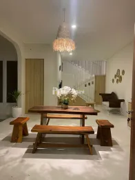Sewa Jangka Panjang Villa Mediterania Full Furnished 2 Lantai 2 Kamar Batur