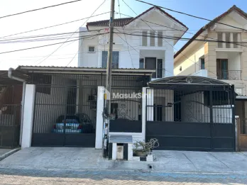Dijual Murah Rumah 2Lt SHM di Jalan Kutisari Selatan, Surabaya