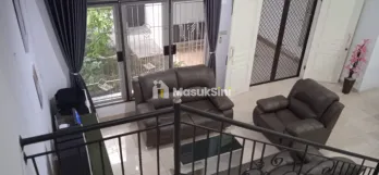Dijual Murah Rumah 2Lt SHM di Jalan Kutisari Selatan, Surabaya