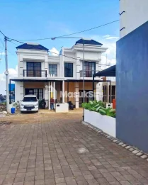 DIJUAL RUMAH 2 LANTAI LOKASI BOCEK KARANGPLOSO MALANG