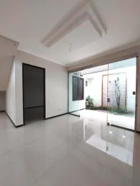 Dijual Rumah 2 Lantai Semi Furnished di Nieuw Indie Araya