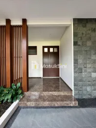 DIJUAL RUMAH BARU LOKASI ARAYA GOLF MALANG