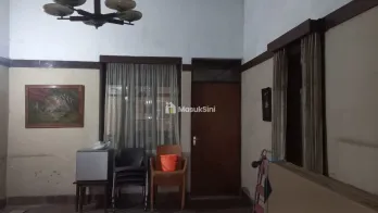 Dijual Rumah cocok utk usaha lokasi strategis sayap jln Riau Bandung