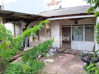 Dijual Rumah Hitung Tanah, Row 2 mobil, Bebas Banjir, Strategis, BCS