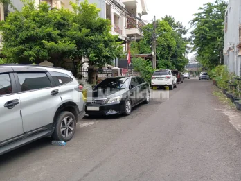 Dijual Rumah Hitung Tanah, Row 2 mobil, Bebas Banjir, Strategis, BCS