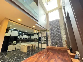 Dijual Rumah Lux 3,5 Tingkat di Komplek Jati Residence (Row Boulevard)