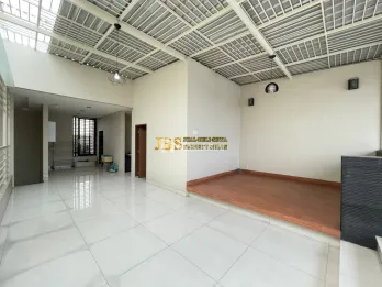 Dijual Rumah Lux 3,5 Tingkat di Komplek Jati Residence (Row Boulevard)