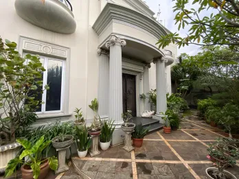 Dijual Rumah Mewah di Jalan M Kahfi, Jakarta