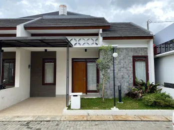 Dijual rumah yang cantik, terletak di kawasan Bandung Barat.