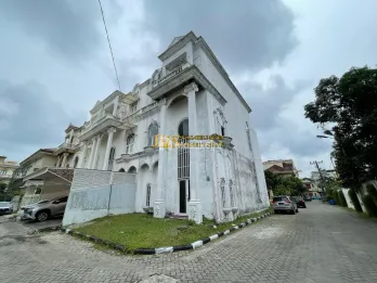 Dijual Villa Hook di Komplek Taman Anggrek Jalan T. Amir Hamzah