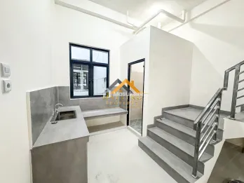 Disewakan Ruko Gandeng 3 Tingkat Komplek CBD Polonia Blok AA