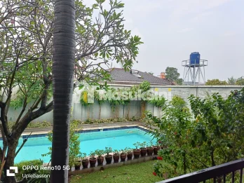 Hunian second 3 lantai ada kolam renang di cipete jakarta