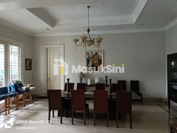 Hunian second 3 lantai ada kolam renang di cipete jakarta