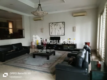 Hunian second 3 lantai ada kolam renang di cipete jakarta