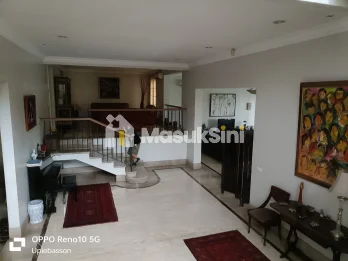 Hunian second 3 lantai ada kolam renang di cipete jakarta