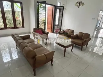 Jual Rumah Hadap Utara Semi Furnished 2 Lantai 4 Kamar Tukad Badung Denpasa