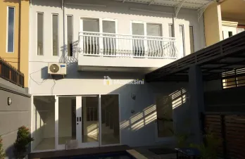 Jual Villa 2 Lantai 2 Kamar Senggigi Lombok Barat Nusa Tenggara Barat