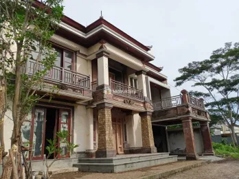 Jual Villa Hadap Barat 2 Lantai 7 Kamar Singapadu Sukawati Gianyar