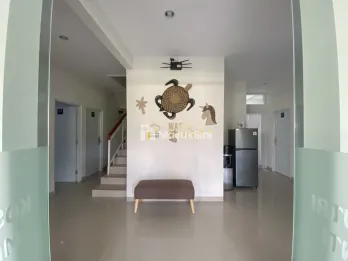 KOST EKSKLUSIF 3,5 LANTAI DI SETURAN, FULL FURNISHED