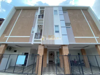 KOST EKSKLUSIF 3,5 LANTAI DI SETURAN, FULL FURNISHED