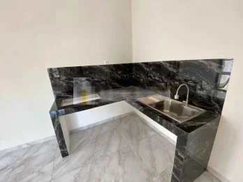 RUMAH 2 LANTAI LOKASI PERUMAHAN POROS JALAN RAYA KEPUHARJO KARANGPLOSO