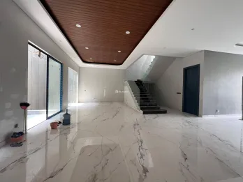 Rumah 3 Lantai @WATERFRONT, selangkah dari CBD Citraland Surabaya