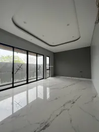 Rumah 3 Lantai @WATERFRONT, selangkah dari CBD Citraland Surabaya