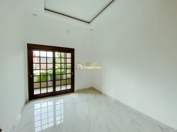 RUMAH 3 LANTAI MODERN BANGUNAN CANTIK DI MAGUWOHARJO SLEMAN