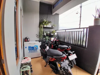 RUMAH 3 LANTAI VIEW PERSAWAHAN DI MAGUWOHARJO, LOKASI STRATEGIS