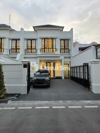 Rumah American Classic di Cempaka Putih Jakpus