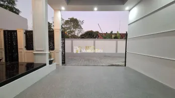 RUMAH COUPLE DESAIN CANTIK, LOKASI STRATEGIS PURWOMARTANI