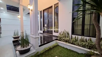 RUMAH COUPLE DESAIN CANTIK, LOKASI STRATEGIS PURWOMARTANI