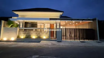 RUMAH DESAIN MODERN DEKAT RSU MITRA PARAMEDIKA