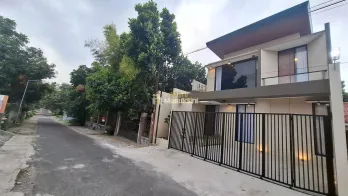RUMAH FULL FURNISHED 2 LANTAI DI MAGUWOHARJO, SLEMAN