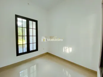 RUMAH GAYA KLASIK 6 MENIT DARI STIKES PANTI RAPIH