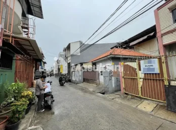 Rumah Kosong 2 Lantai di Kawasan Sunter Agung Jakarta Utara