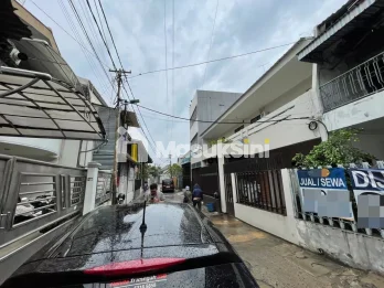 Rumah Lama Kosong Siap Pakai di Jalan Arwana Penjaringan