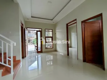 RUMAH MEWAH DALAM LINGKUNGAN TENANG DI KALASAN, DEKAT FASILITAS UMUM