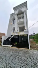 RUMAH MEWAH DI PERUMAHAN GREENLEAF DEKAT TOL GATE LENTENG AGUNG