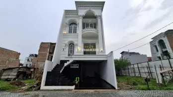 RUMAH MEWAH DI PERUMAHAN GREENLEAF DEKAT TOL GATE LENTENG AGUNG