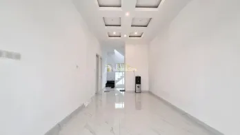 RUMAH MEWAH DI PERUMAHAN GREENLEAF DEKAT TOL GATE LENTENG AGUNG