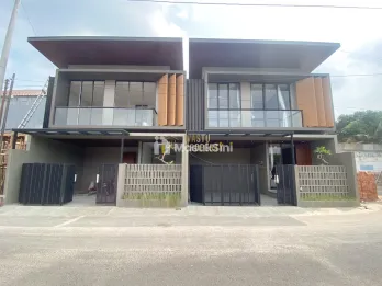 RUMAH MEWAH FULL FURNISHED 8 MENIT KE JOGJA CITY MALL