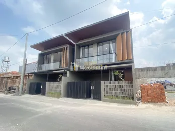 RUMAH MEWAH FULL FURNISHED 8 MENIT KE JOGJA CITY MALL