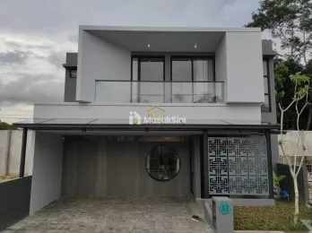 RUMAH MEWAH SIAP HUNI 4 MENIT DARI PASAR CEBOGAN