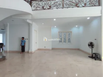 Rumah mewah siap huni di otista
